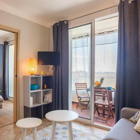 2 Pieces Avec Balcon Apartament *