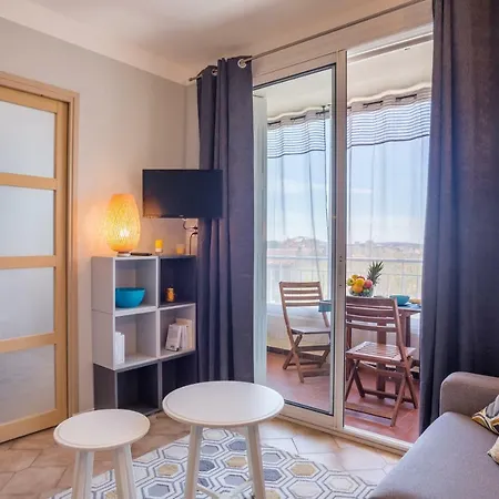 T2 Avec Loggia Fleurie Et Ensoleillée Tolón