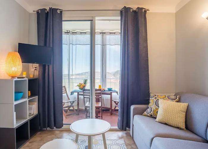 2 Pieces Avec Balcon דירה *